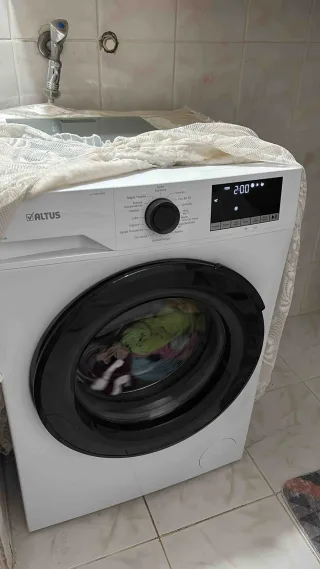 **** *.