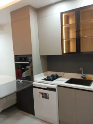 E****