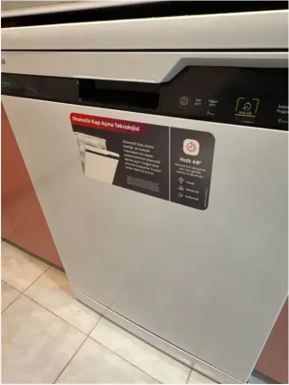 Y*********