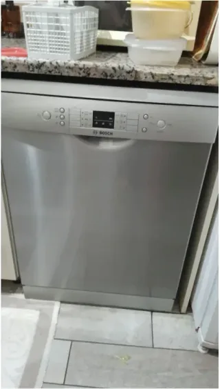 S****
