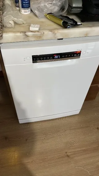 H******
