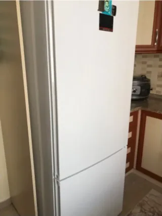 E****