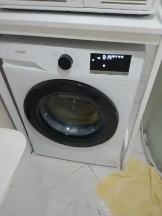 M***