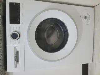 Y****