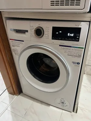Y******