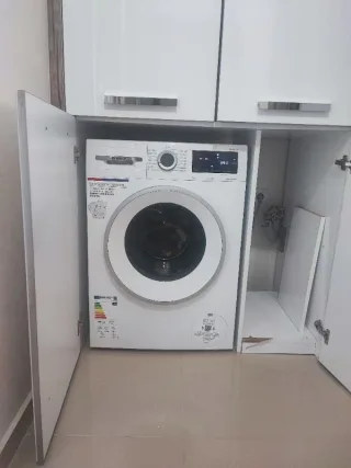 y*****