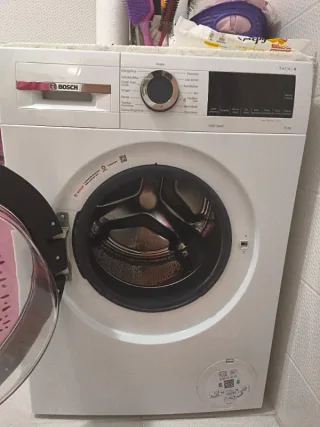 G****
