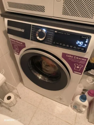 B*****