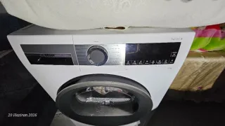 İ**