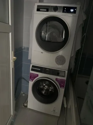 A****