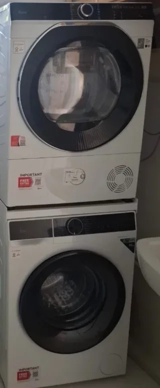 E***