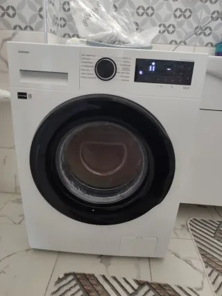 K****