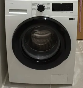 S*****