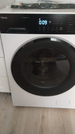 K****