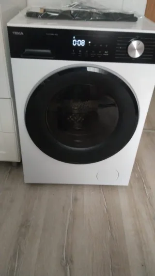 K****