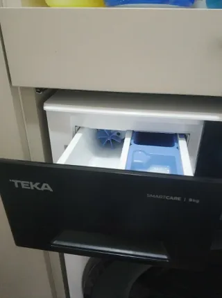 T****