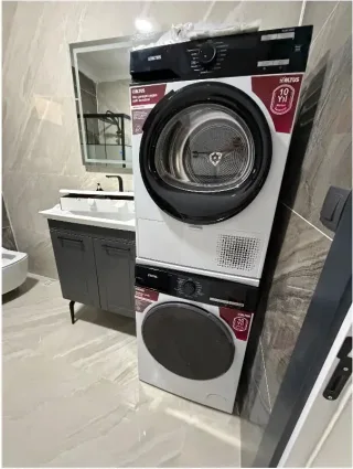 u****