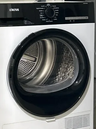 m****