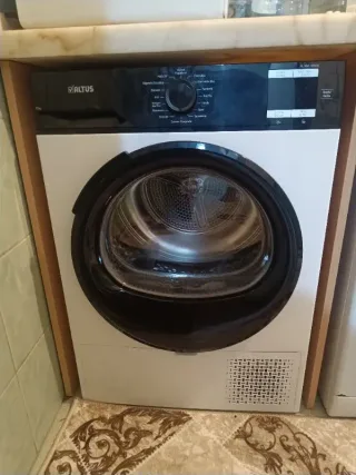 M*****