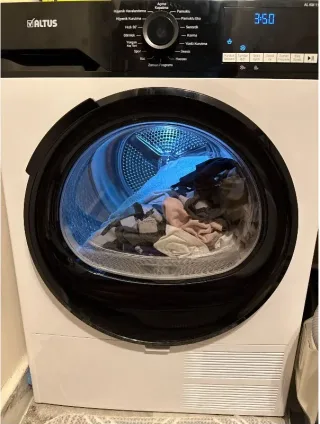 A****