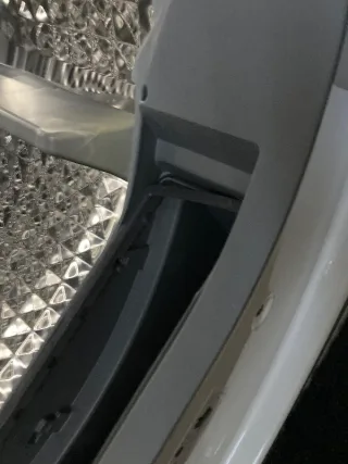 H****