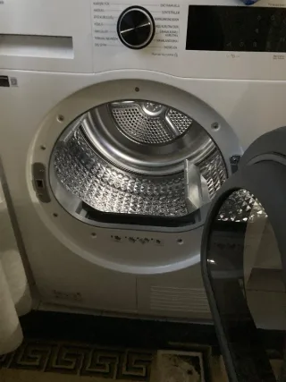 H****