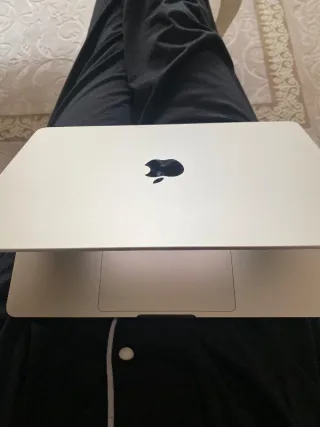 A****