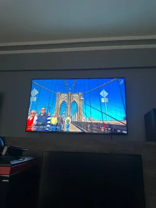 M****