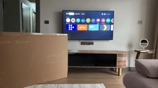 E***