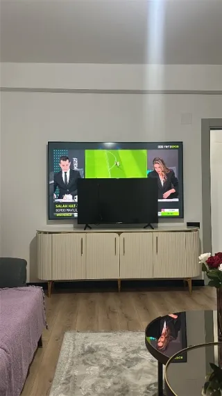 H****