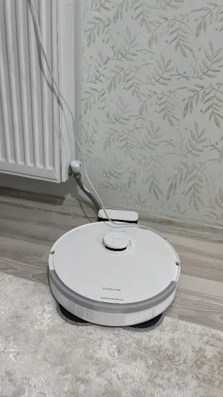 M****