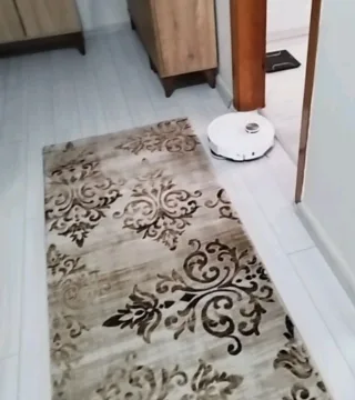 Y****
