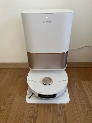 E***