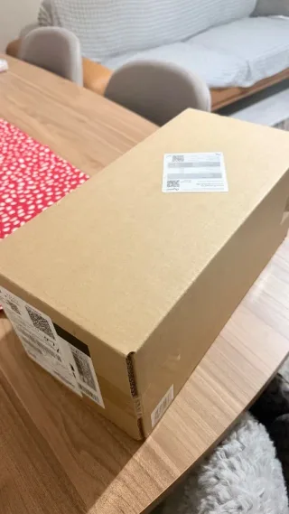E***