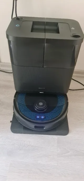A****