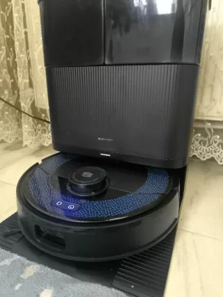 T****