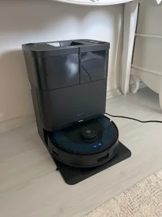 D****