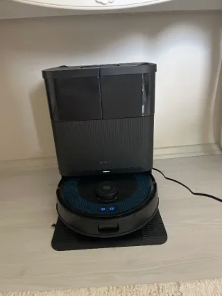 D****