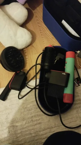 M** K.